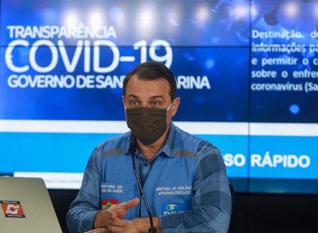 governador de SC com máscara