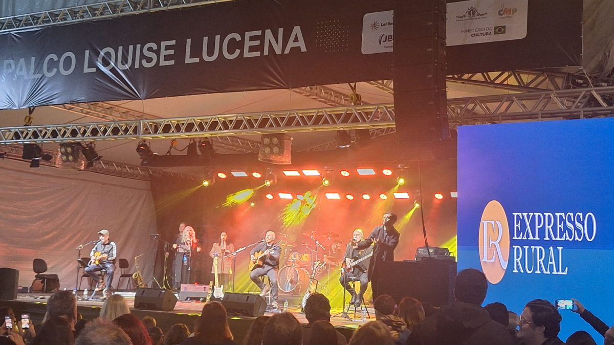 Expresso Rural se apresentando no Festival de Música de Itajaí
