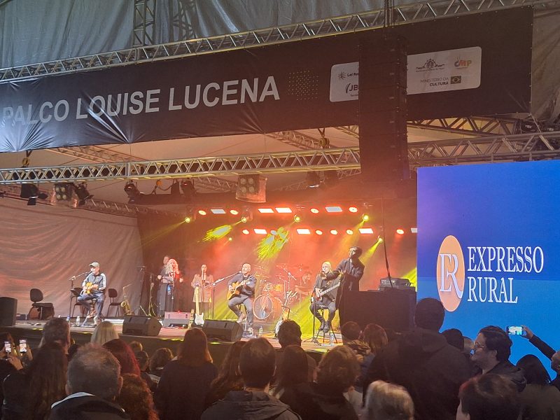 Expresso Rural se apresentando no Festival de Música de Itajaí