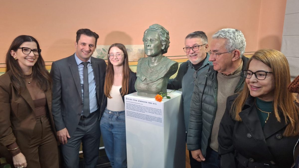 Inauguração do busto de Neoflides Vieira Wendhausen